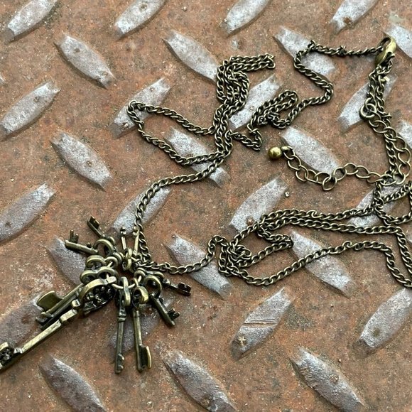 Nordstrom Rack Necklaces Antique Glod Tone Keys Statement Pendant Jewelry - Picture 11 of 11